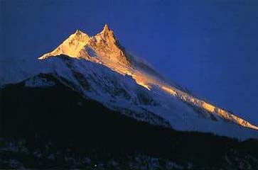 Manaslu Book - Climbing the World's 14 Highest Mountains: The History Of The 8000-Meter Peaks - Manaslu Sunrise
